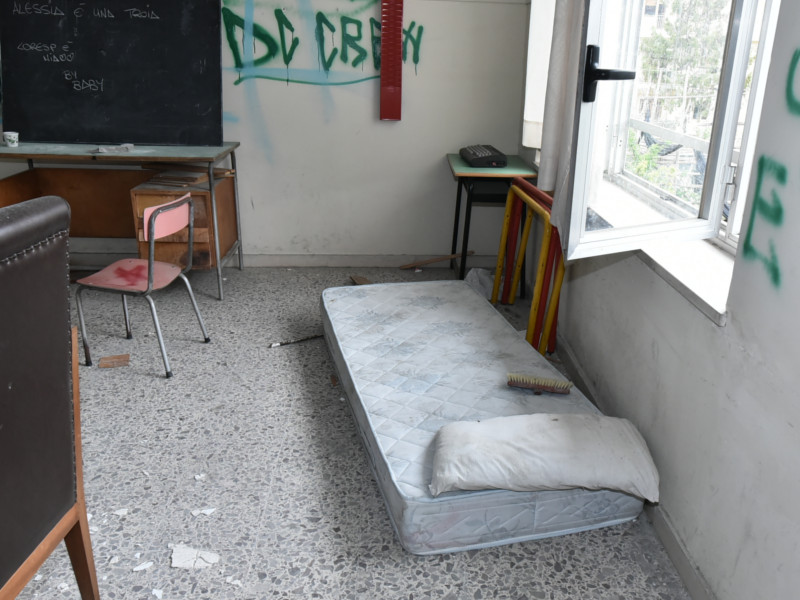 Piano di Sorrento/ L’esclusivo viaggio all’interno della scuola abbandonata (IL REPORTAGE FOTOGRAFICO DELLA VERGOGNA – PRIMA PUNTATA)