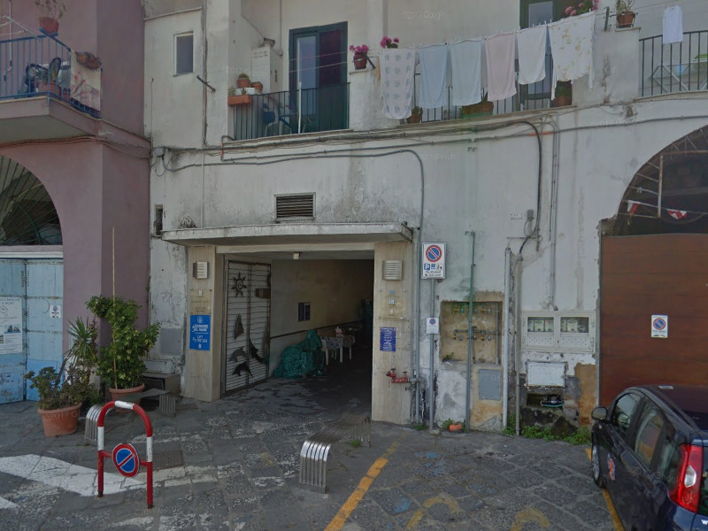 Piano di Sorrento – Marina di Cassano/ “In ascensore i turisti anche prima delle donne incinte”: le lamentele di alcuni utenti