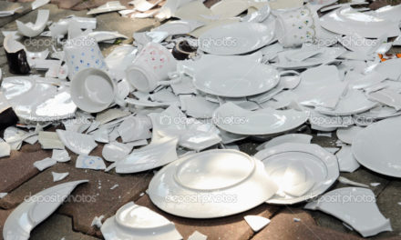 Sorrento/ “Devo aspettare due mesi per buttare dei piatti di ceramica”: la segnalazione di una nostra lettrice a proposito della gestione del servizio rifiuti