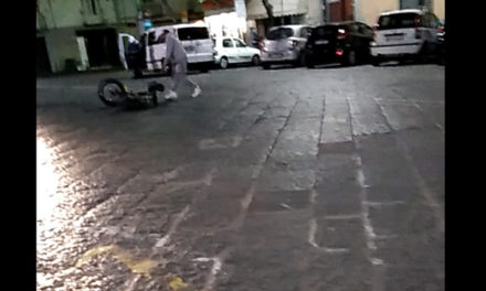 Piano di Sorrento/ Scene di ordinaria follia pochi minuti fa in Piazza Cota (VIDEO)