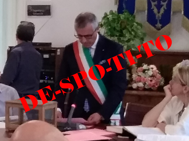 Meta/ Alla prima del nuovo Consiglio comunale Peppe Tito mette a tacere tutti