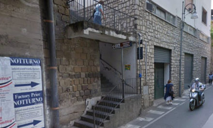 Sorrento/ “Le scale vicino all’ARIPS sono un orinatoio pubblico”: il Consigliere di minoranza Paolo Esposito chiede all’Amministrazione un intervento