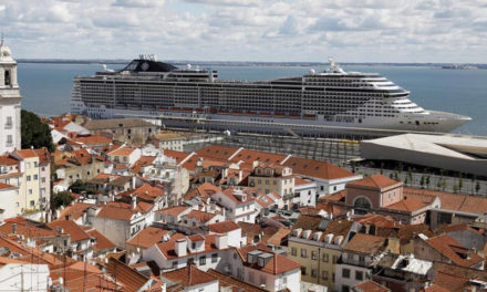Emergenza Coronavirus/ Positivo un passeggero portoghese a bordo della MSC Fantasia: ora rientro rinviato, la nave resta ferma nel porto di Lisbona in attesa delle controanalisi