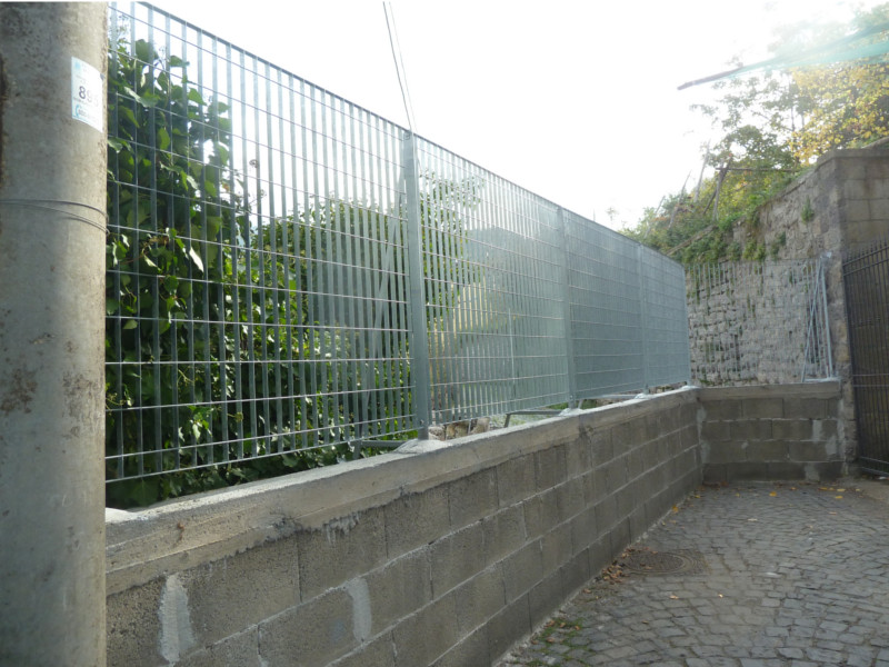 Piano di Sorrento – Ponte Orazio/ Eseguiti finalmente i lavori…hanno “rinforzato” il muro!