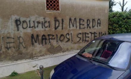 Sant’Agnello/ “Politici di Merda”: murales di protesta ai Colli di Fontanelle