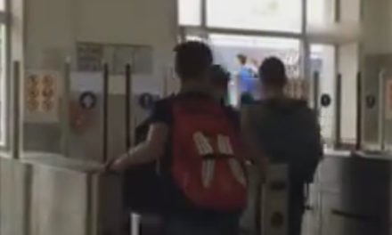 Piano di Sorrento/ L’assalto alla stazione degli studenti all’uscita della scuola (VIDEO)