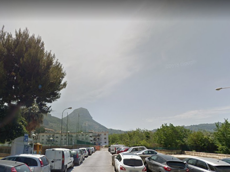 Meta/ La vendita dei posti auto in via Mariano Ruggiero è illegittima: quel parcheggio è uno standard e non può essere “privatizzato”