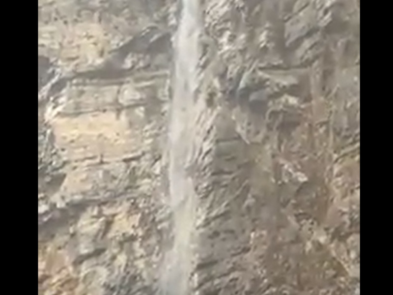 Meta/ Le incredibili immagini della Cascata dell’Alimuri, inviateci da un lettore (VIDEO)