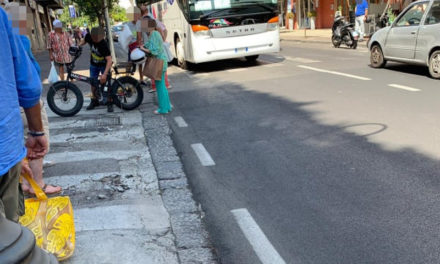 Sorrento/ In via degli Aranci turista investito da bici elettrica. Il pedone finisce in ospedale