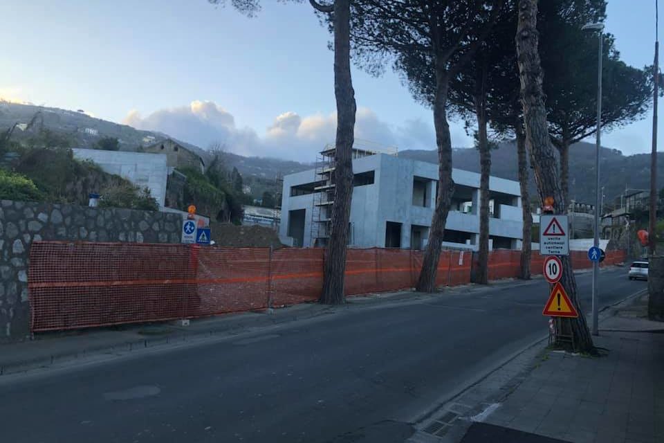 Sorrento/ “Un mostro di cemento che emana inquinamento elettromagnetico”: Rosario Fiorentino promette battaglia sulla centrale Terna